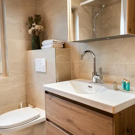 Aparthotel The Glen - Grindelhomes 3*